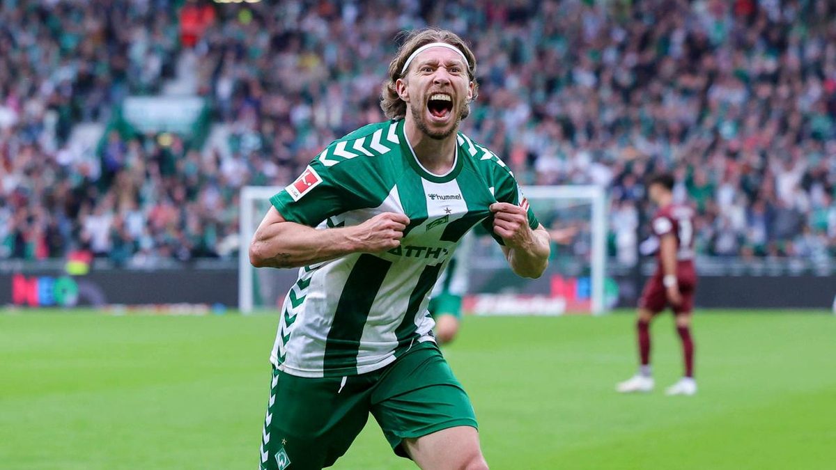 Bremen feiert Matchwinner Mitchell Weiser