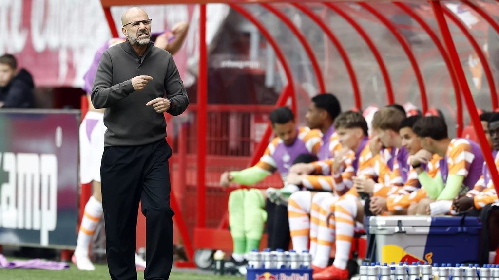 PSV-trainer Bosz 'doodziek' na eerste nederlaag dit seizoen: 'Hadden moeten winnen'