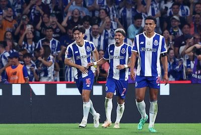 Francesco Farioli met FC Porto te sterk voor Benfica, fraaie goal van Hwang In-Beom