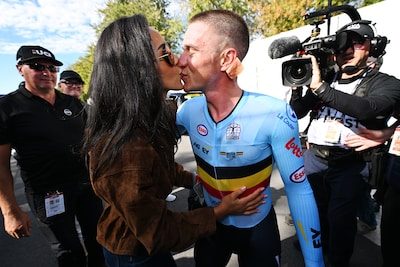 Indrukwekkende Remco Evenepoel schrijft in Montréal geschiedenis met vierde wereldtitel op rij