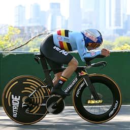 Evenepoel evenaart record met vierde wereldtitel tijdrijden, Hoole negende