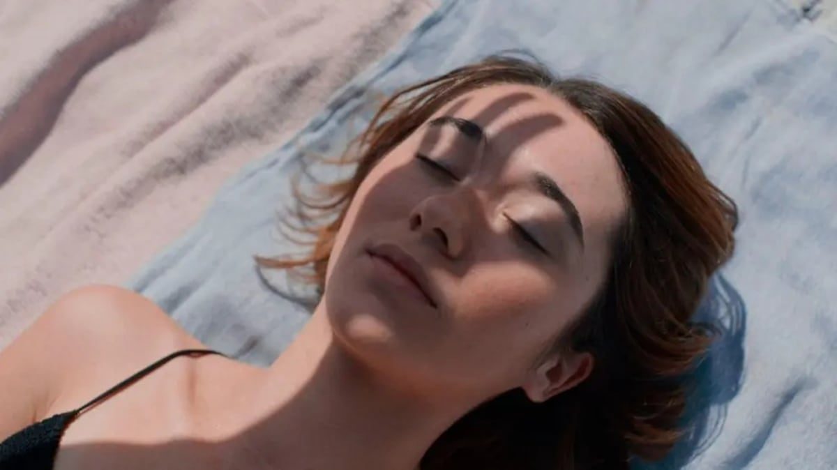 ‘Forastera’: fantasmal y tedioso desconcierto adolescente