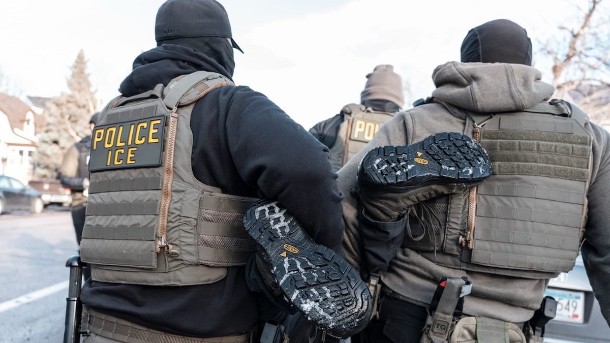 L’Ice spara, grave un uomo a Austin. “È un migrante del Venezuela senza documenti”