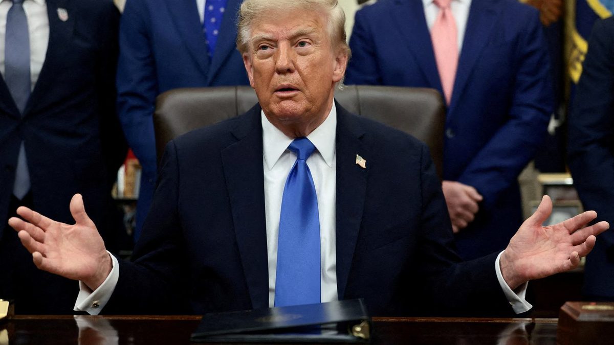 Trump ponownie grozi Iranowi. "Muszę zdecydować, czy rozwalić cały kraj, czy zawrzeć porozumienie"