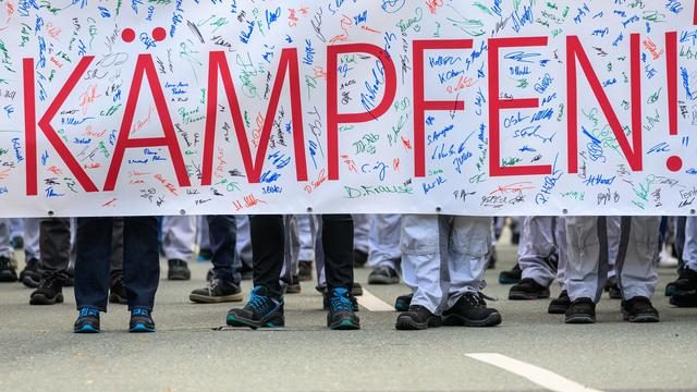 Krise in der Auto-Industrie: IG Metall ruft Automobil-Beschäftigte bundesweit zum Protest