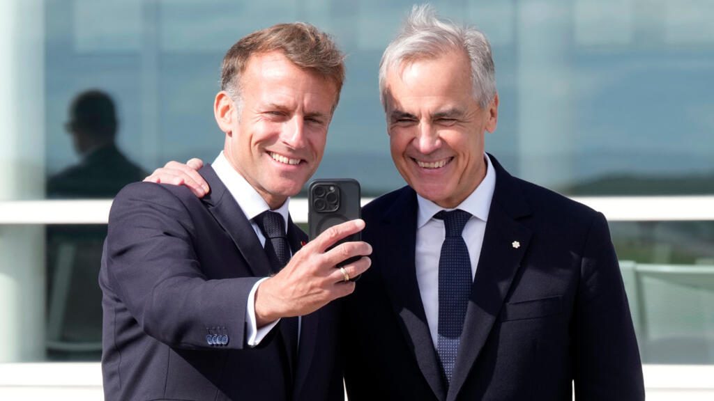 À Saint-Pierre-et-Miquelon, Emmanuel Macron et Mark Carney vantent un axe franco-canadien indépendant