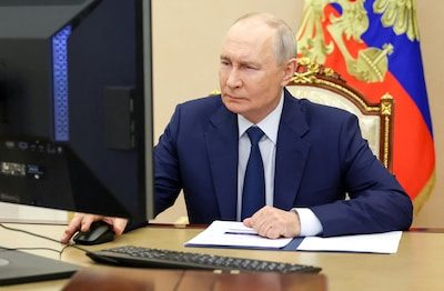 Poetins partij 'wint' de Russische verkiezingen opnieuw, ondanks oorlogsmoeheid van Russen