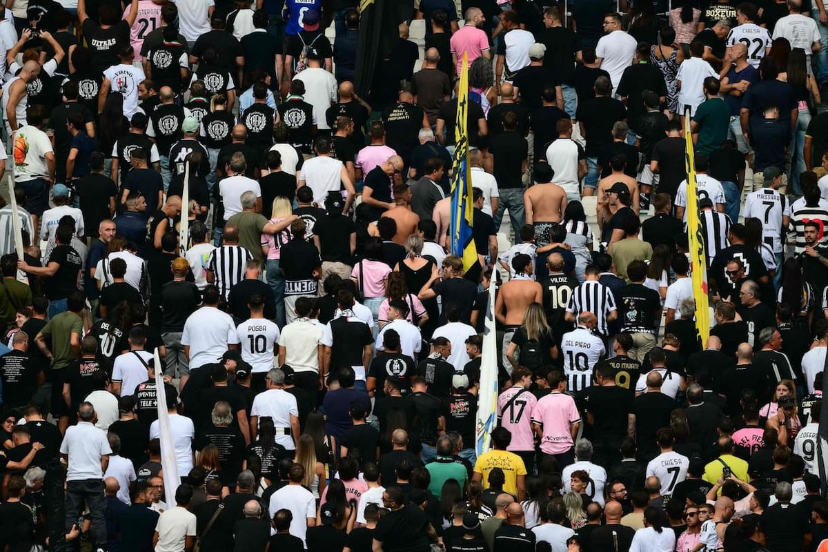 Curva Juventus non rispetta il minuto di silenzio per Mazzola