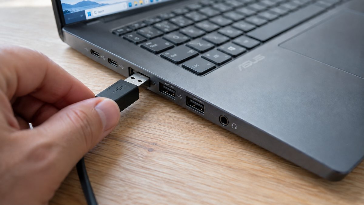 ASUS Googlebook trapela con 4 porte USB: addio agli adattatori?