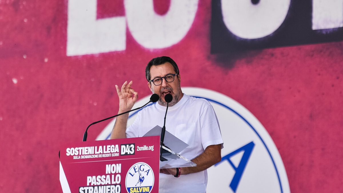 Lega, la mossa di Salvini a Pontida: congresso straordinario a ottobre