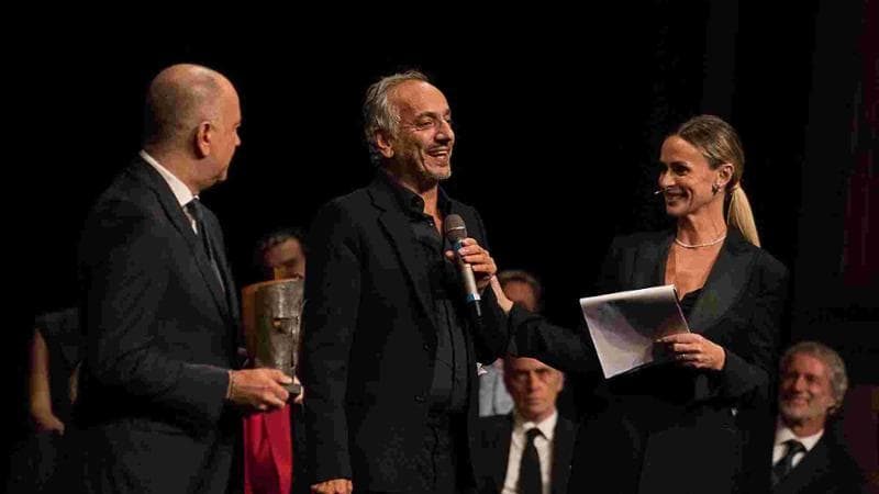 Teatro, alle Maschere trionfano “Antigone” e Arturo Cirillo. E si chiedono più risorse