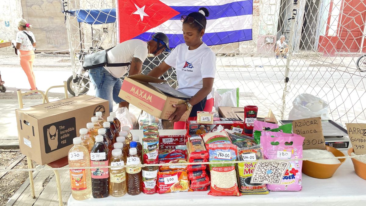 Wanbeleid communistische regime en Amerikaanse boycot als de druppel: in Cuba zijn mensen een half maandsalaris kwijt a…