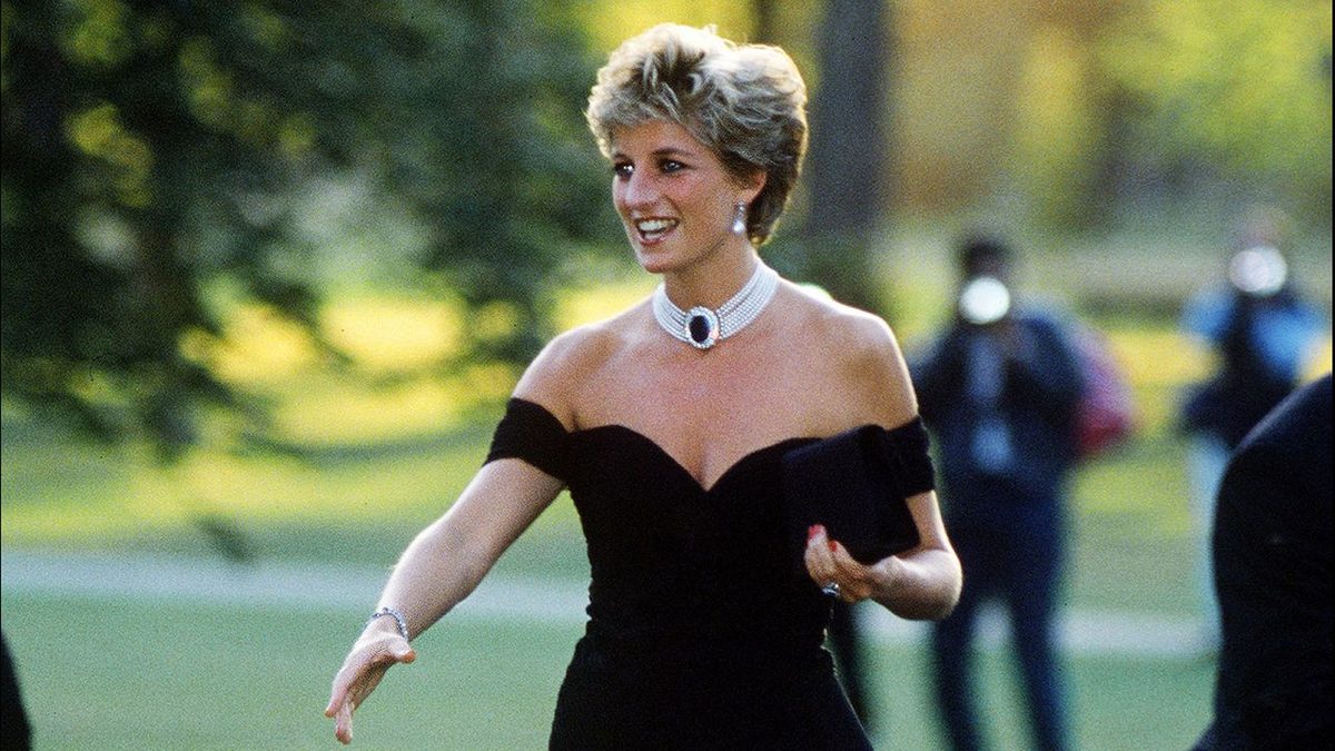 Lady Diana, il suo abito più memorabile va all'asta (e si prevedono già offerte da capogiro)