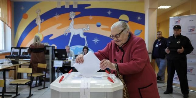 Votes forcés, exclusion d’observateurs… les élections en Russie orchestrées par le Kremlin
