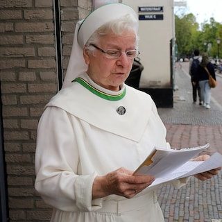 Meisjes van 11 en 14 vragen kerkasiel aan ‘omdat we bang zijn voor onze vader en de jeugdzorg’