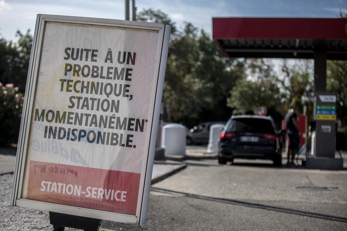 Hausse des prix du carburant, grogne sociale… La semaine décisive de Sébastien Lecornu et Emmanuel Macron