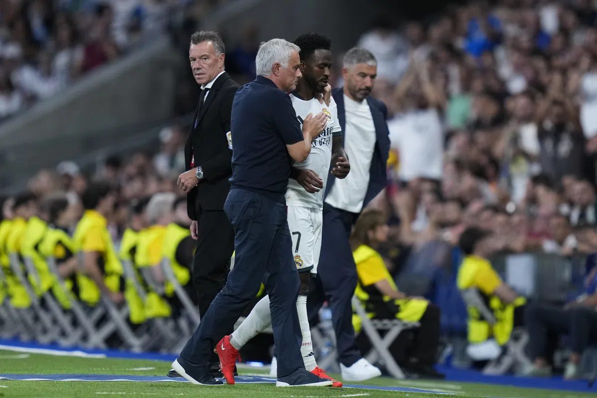 Mourinho na uitfluiten Vinícius: 'Je gooit alleen stenen naar bomen met vruchten'