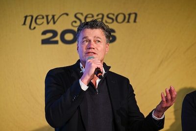 Oud-zwemcoach Jacco Verhaeren vertrekt bij wielerploeg Visma-Lease a Bike na onenigheid over te volgen koers