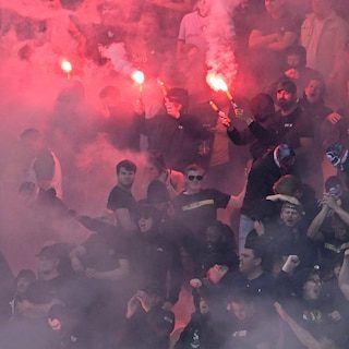 Feyenoord legt 47 fans stadionverbod op na gooien van vuurwerk tegen Cambuur