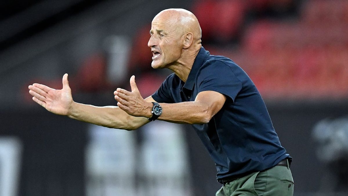 Nach nur 15 Spielen - Deutscher Trainer fliegt bei Erstligist raus