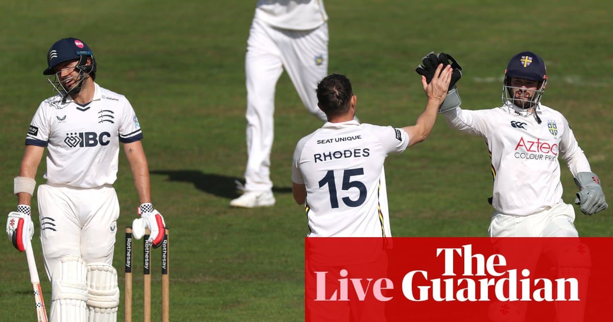 Nottinghamshire face crunch day against Hampshire after rivals’ wins: county cricket, day four – live