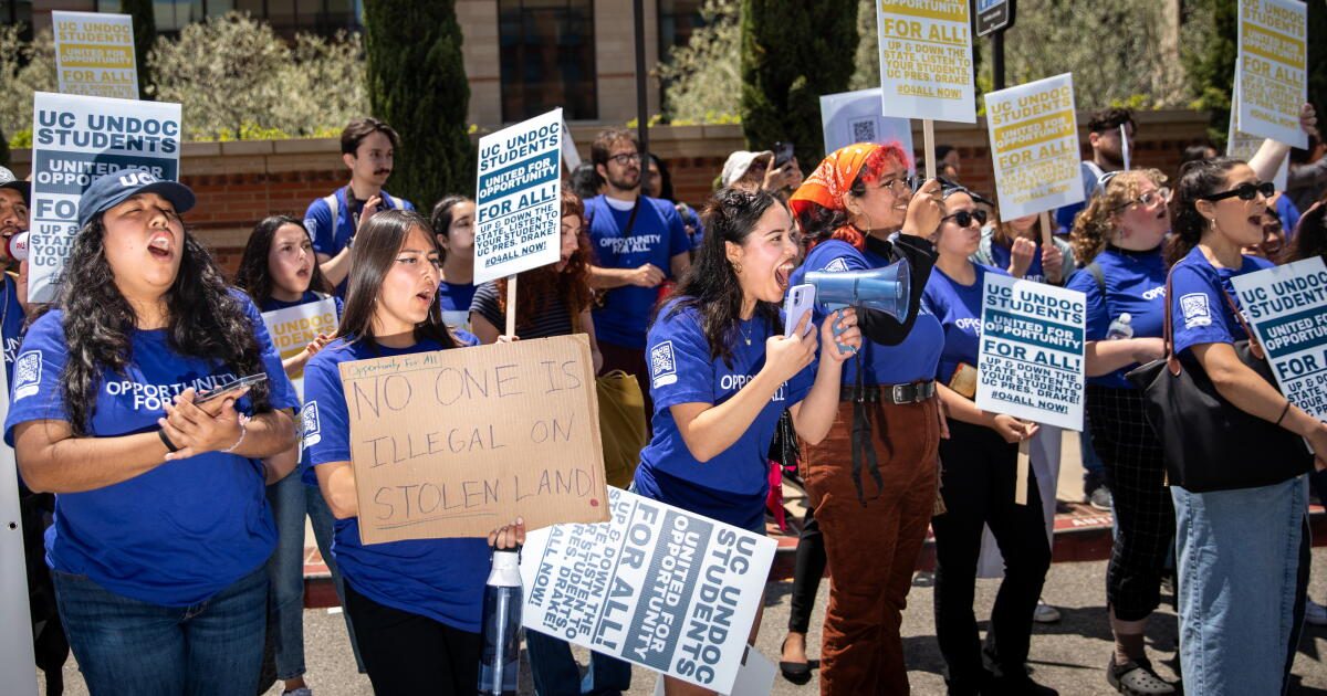 Campus jobs for undocumented students blocked by Newsom veto