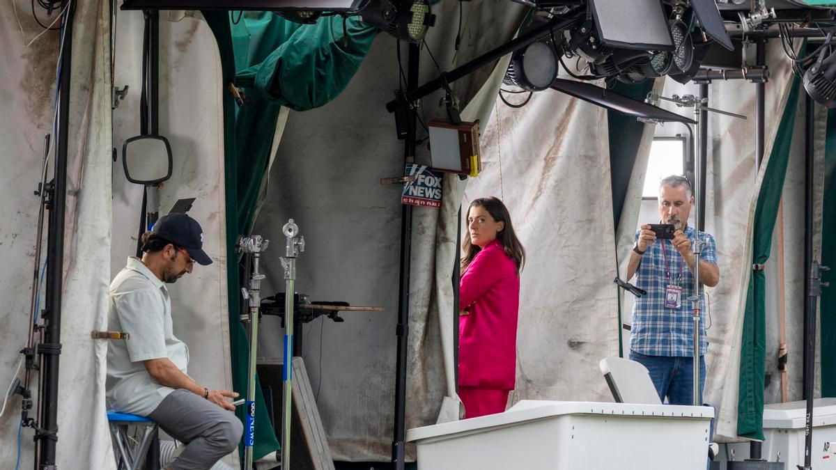 Las grandes cadenas plantan a la Casa Blanca tras el veto de Trump a CNN, MSNOW y Politico