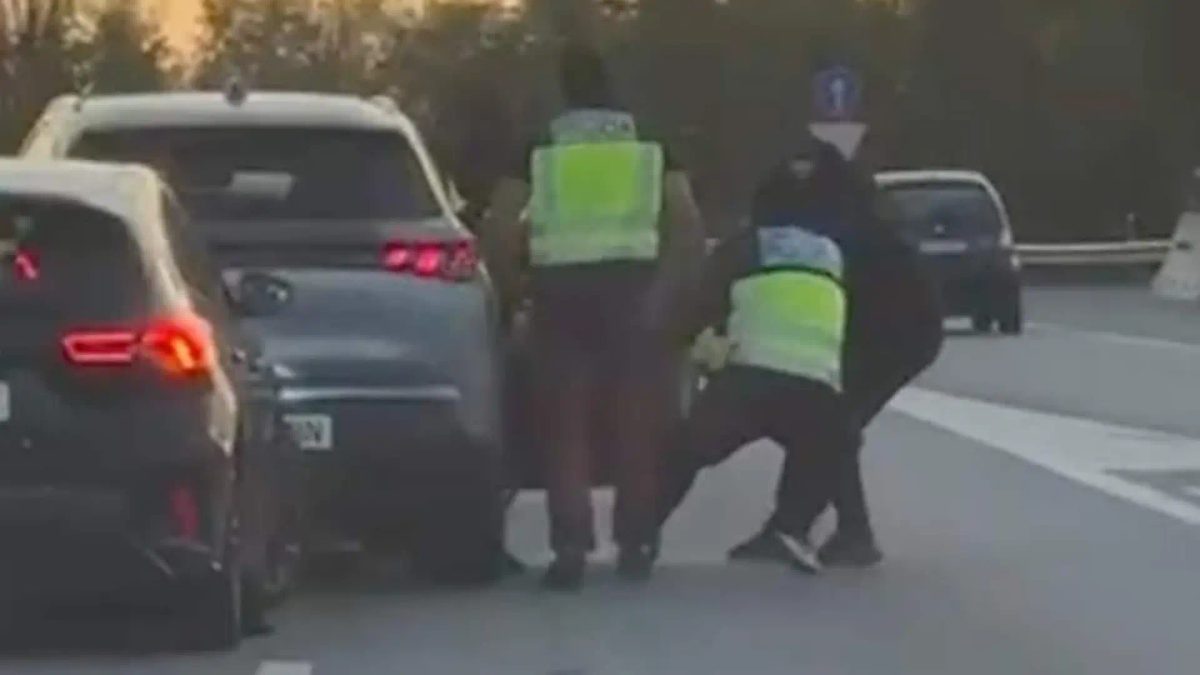 Disfrazados de policías, a plena luz del día y en medio de la autopista: así fue el secuestro en la AP-7