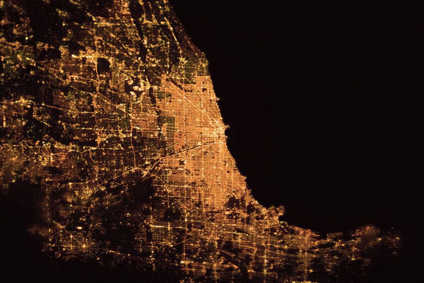 Un astronauta lleva 23 años fotografiando nuestras ciudades desde el espacio. Sus fotos muestran cómo hemos cambiado de…