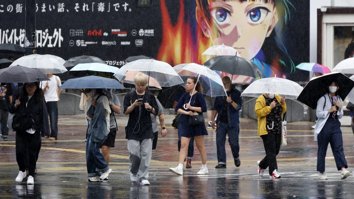Zware orkaan Dujuan nadert oostkust Japan, evacuaties op plaatsen rond Tokio
