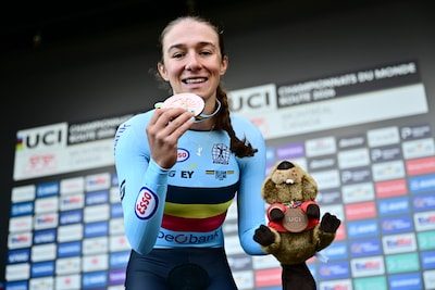 “Dit was onverwacht”: Luca Vierstraete, die “hoopte op top 10”, pakt brons bij de beloften na sterke tijdrit