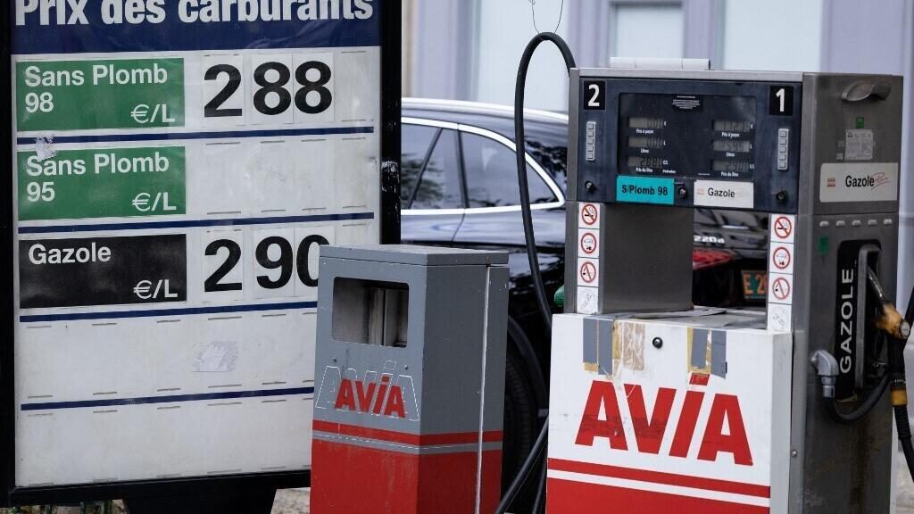 Le prix du carburant s'affole en France: le gouvernement de Sébastien Lecornu en quête de solution