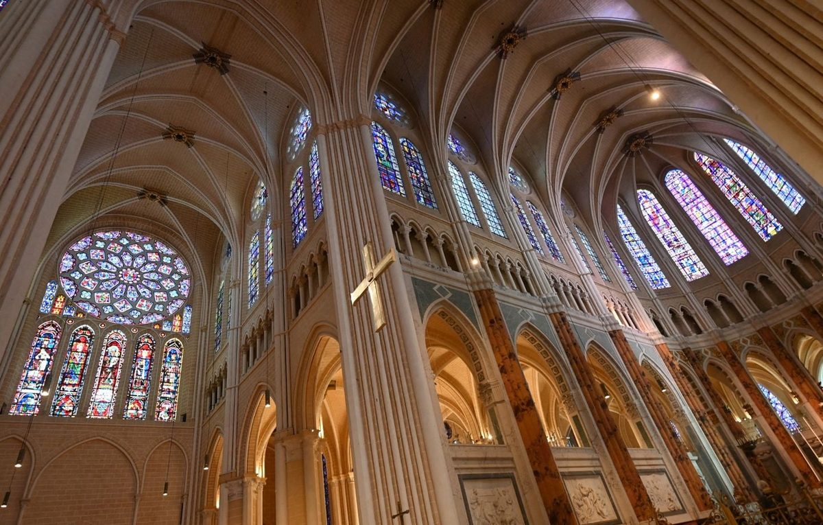 « Enroulée dans le tapis d’une cathédrale », sur le toit d’un ciné… Ces endroits improbables où vous êtes resté coincé