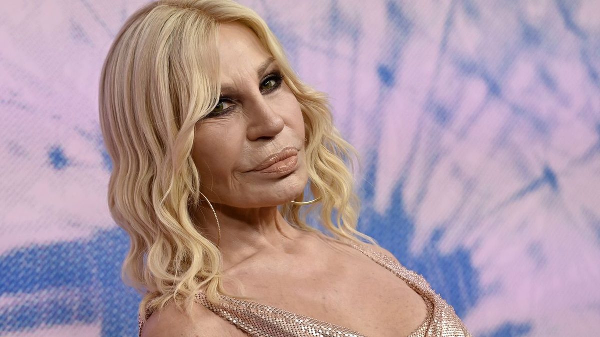 Donatella Versace is back (e sta per lanciare un nuovo brand)