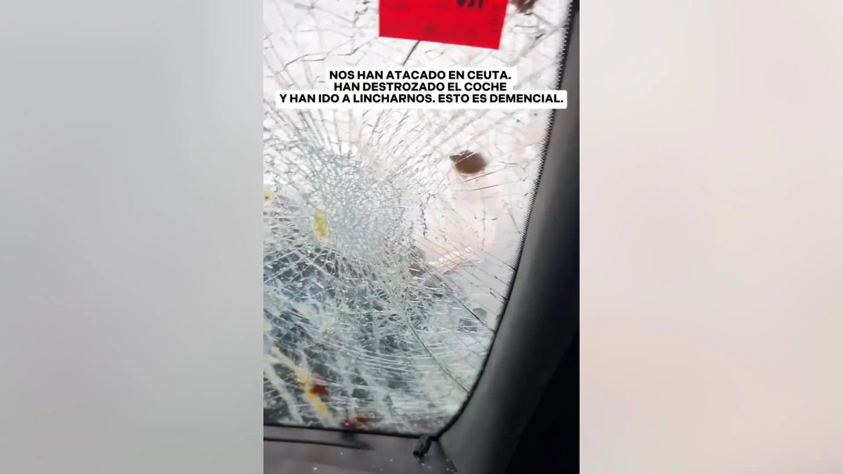 Destrozan el coche de una diputada de Ceuta durante los altercados en el puerto