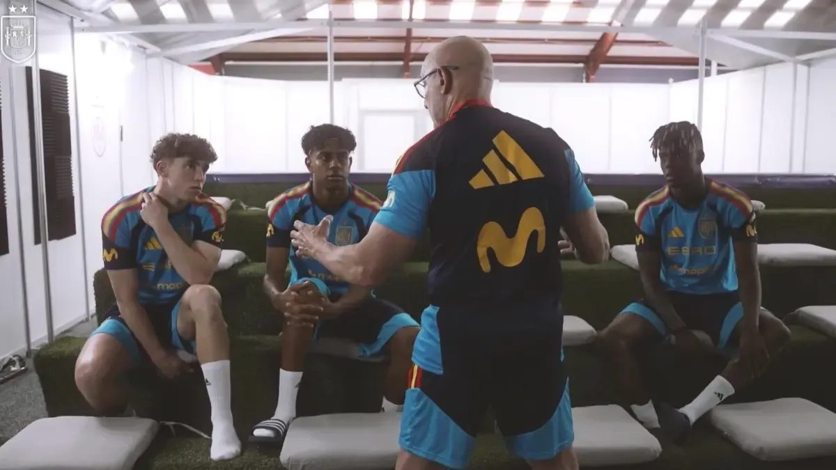 "Nos toca ser la envidia del mundo": El espectacular vídeo del nuevo contrato de Luis De la Fuente