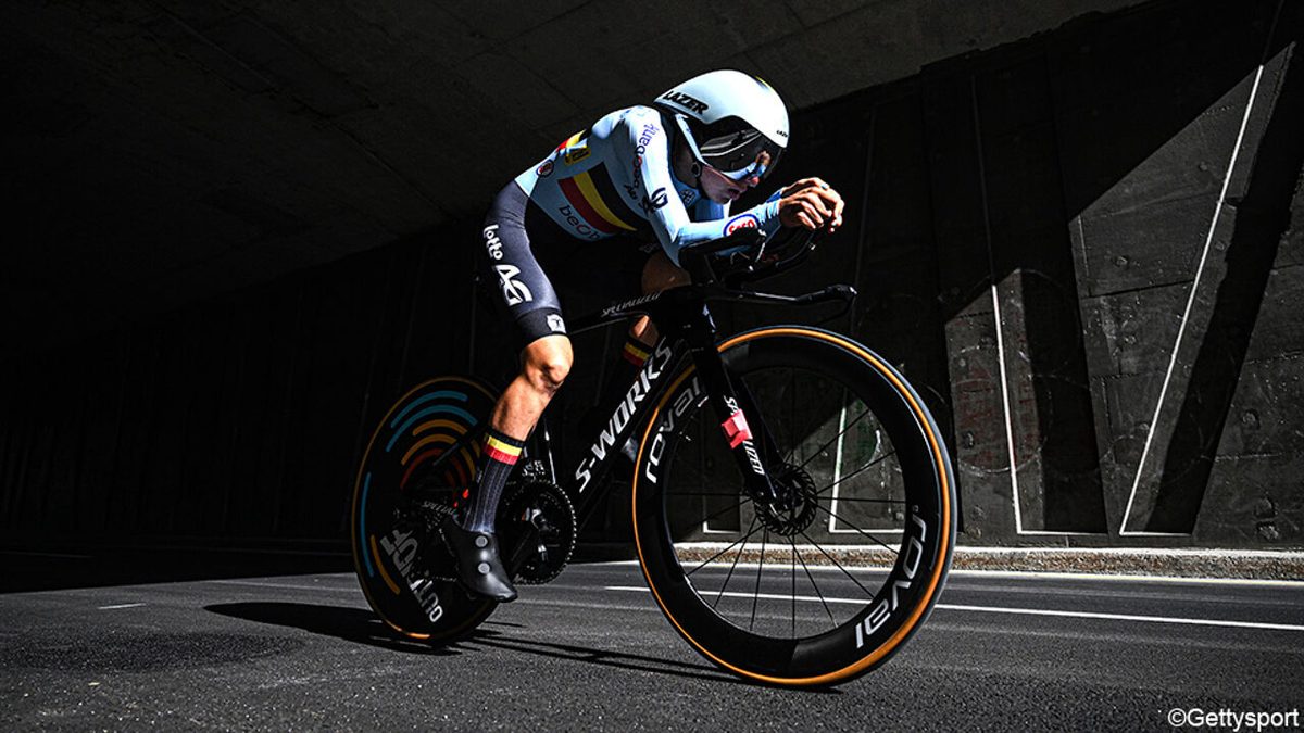 Belgische Luca Vierstraete snelt naar tijdritbrons bij beloften, Felicity Wilson-Haffenden is wereldkampioene
