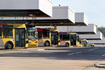 Verdacht pakket op bus in Luik blijkt onschadelijke koffer, verkeer hervat