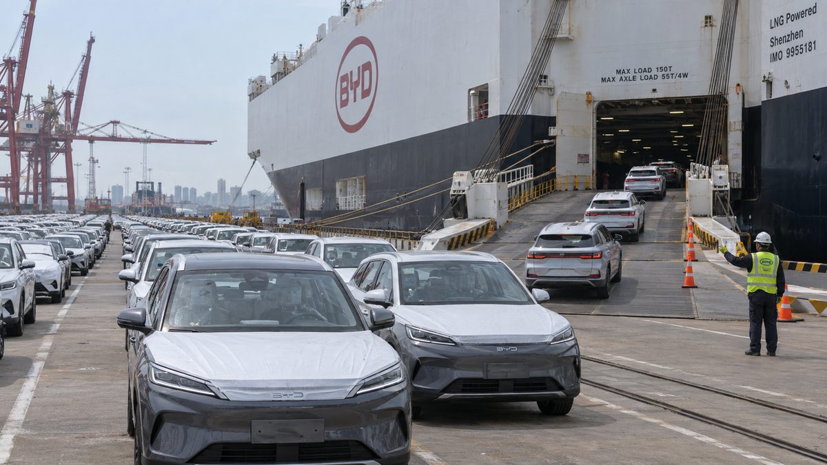 La Cina esporta in 8 mesi più auto che in tutto il 2025: ecco perché