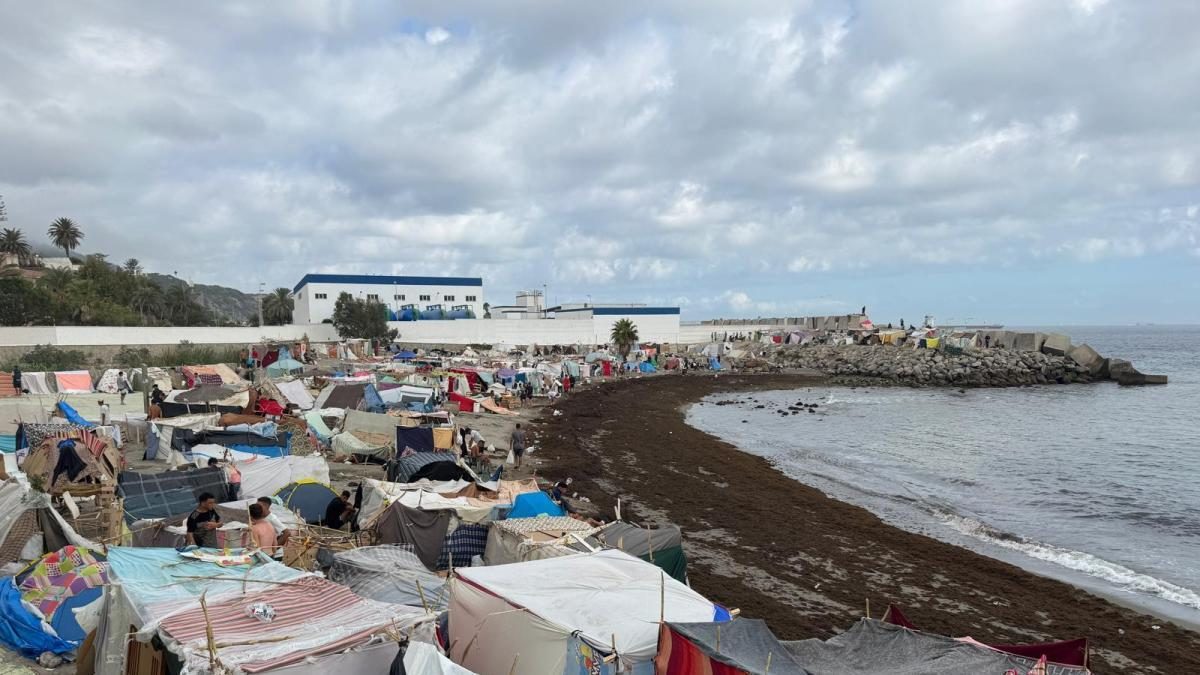 El Gobierno busca nuevos espacios para más de 3.000 inmigrantes que siguen en la calle en Ceuta