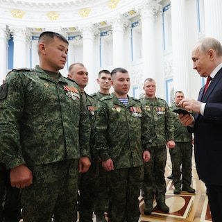 Poetins ‘nieuwe elite’: tientallen oorlogsveteranen nemen plaats in Russische parlement