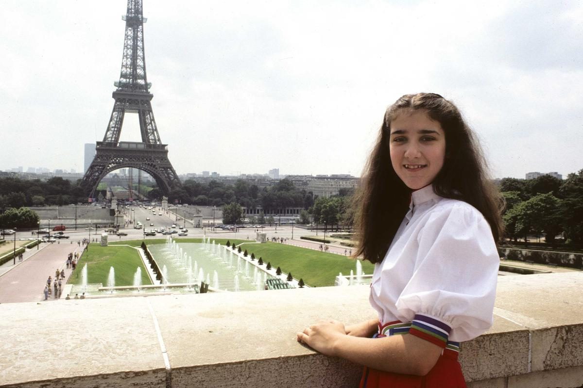 Céline Dion n’a pas eu d’enfance, mais elle a chanté pour réaliser le rêve de toute une famille