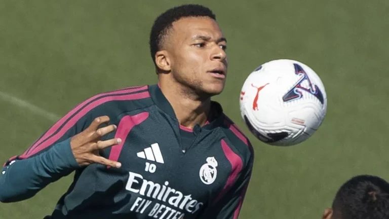 Mbappé noemt samenwerking met nieuwe bondscoach Zidane 'als een film'