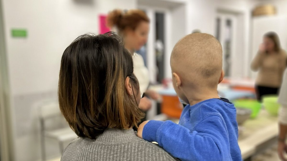Tumori, curare un figlio lontano da casa costa fino a 35mila euro
