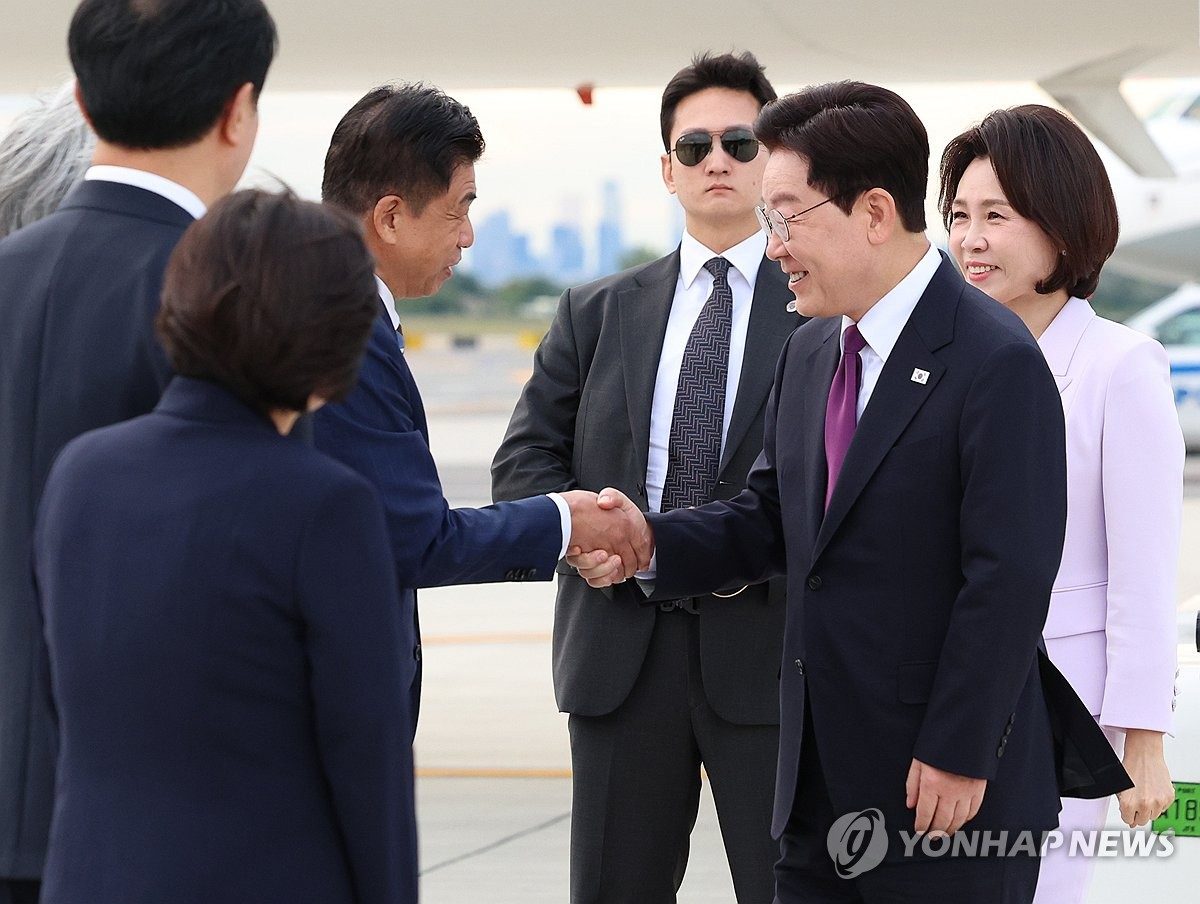 李대통령, 뉴욕 도착…내일 유엔서 '한반도 평화 청사진' 연설