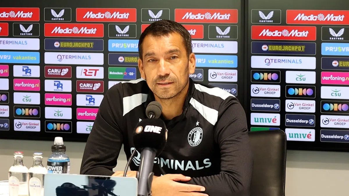 Van Bronckhorst: 'Wij geven de complimenten niet, Flick hoeft dat niet te doen'