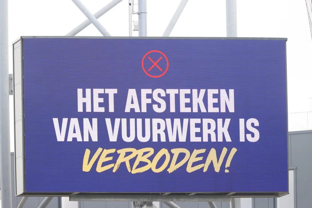 KNVB scherpt protocol aan: voortaan direct staking bij vuurwerkincident