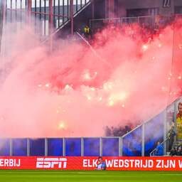 Duels in Nederlands profvoetbal voortaan definitief gestaakt bij gooien vuurwerk