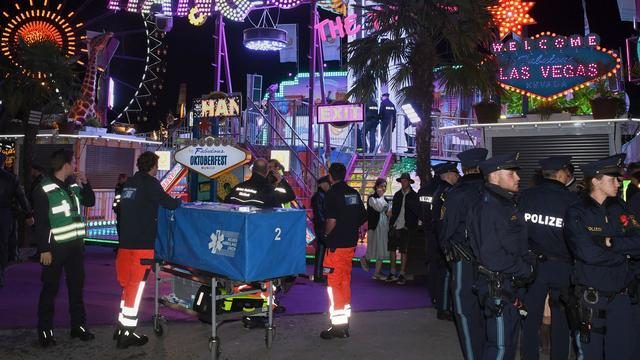 Notfälle: Unfall an Wiesn-Fahrgeschäft: Mitarbeiter in Lebensgefahr