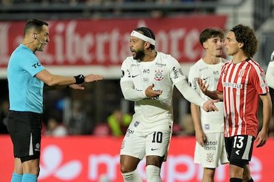 Memphis Depay steekt middelvinger op naar Argentijnse fans, Zuid-Amerikaanse bond start onderzoek